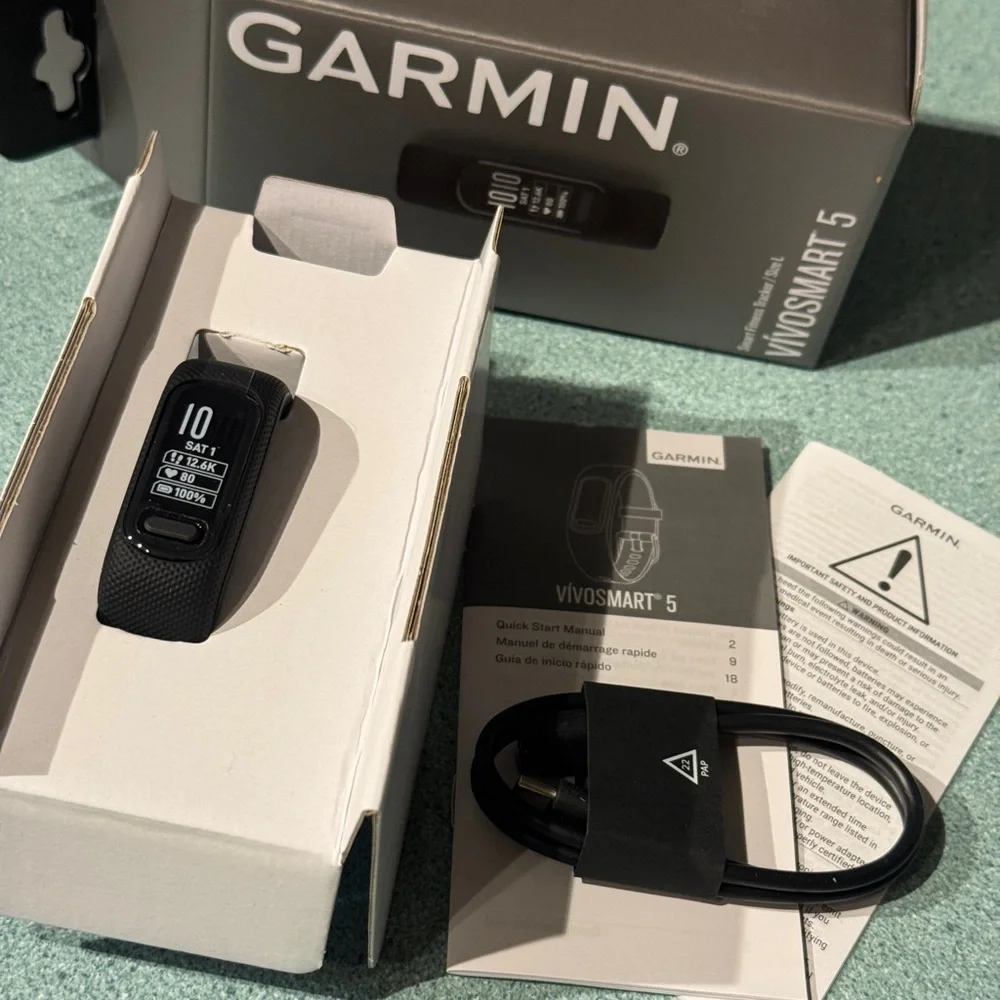 Garmin vívosmart® 5, Fitness Tracker (Black) with Digital Display and Wristband